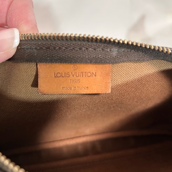 Louis Vuitton authentic Vintage Monogram Pouch from Sac Shopping tote - Picture 5 of 15